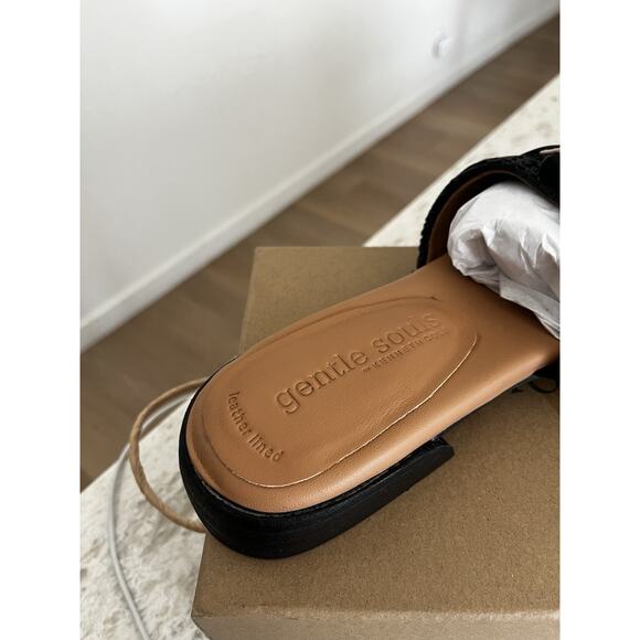 Gentle Souls by Kenneth Cole Women's Hudson Flat Sandal, Black Raffia, 9 - Picture 6 of 11